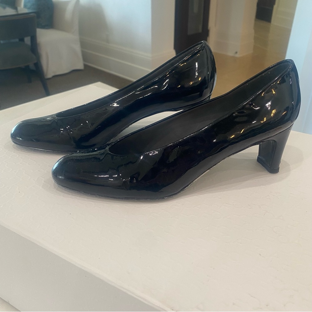Stuart Weitzman black patent block heel. Great condition. No odors. SZ 8